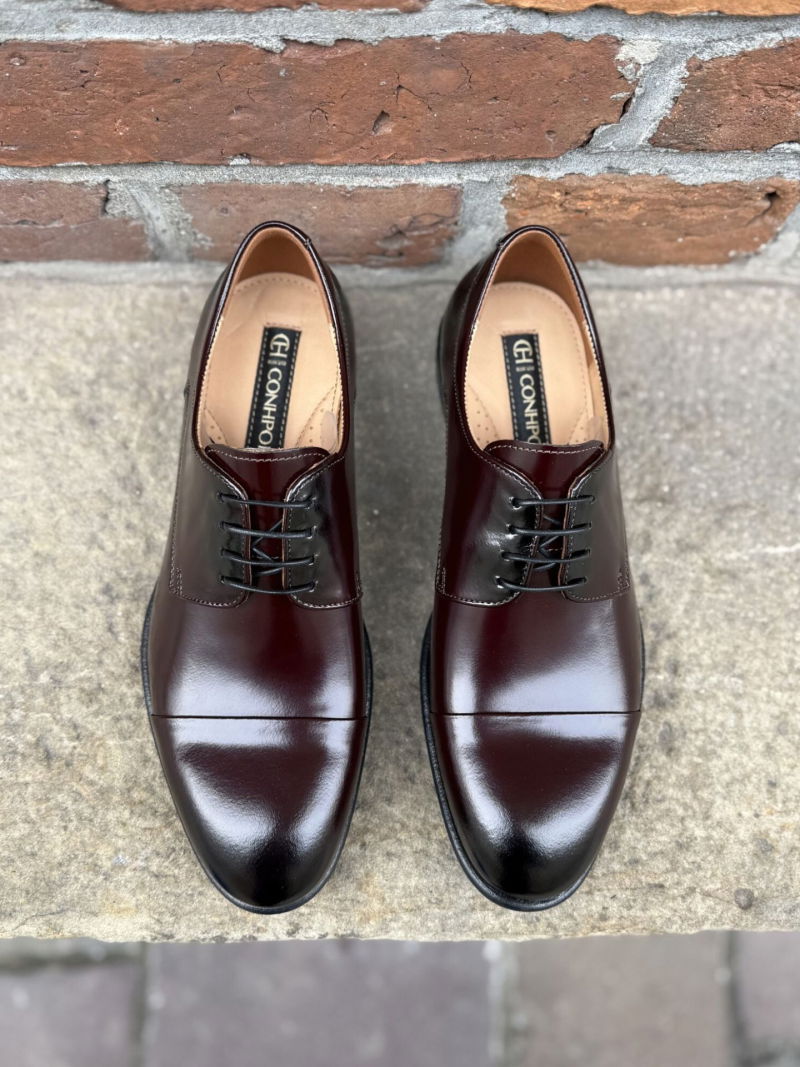 Formal burgundy men's shoes for a suit, elegant derbies made of natural leather