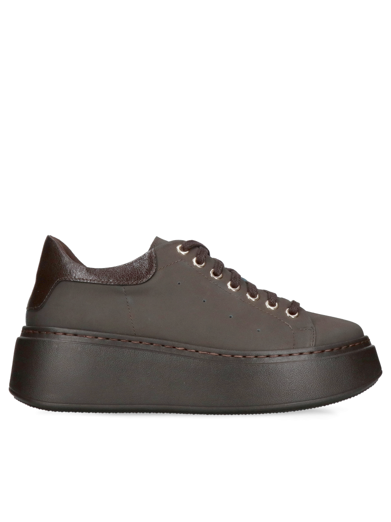 Fashionable chocolate-colored women's sneakers with lightweight soles, women's sports shoes for everyday wear