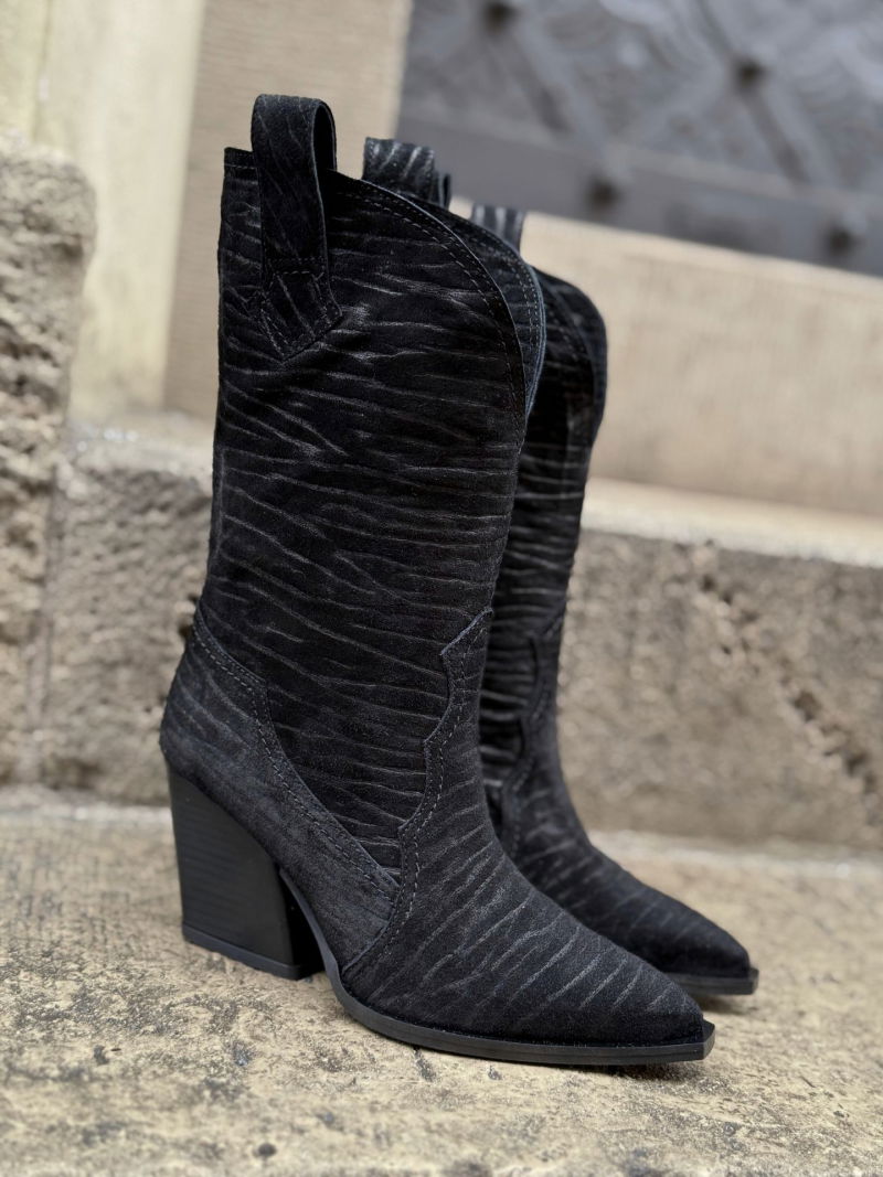 Women's high cowboy boots, fashionable cowboy boot style with original heel