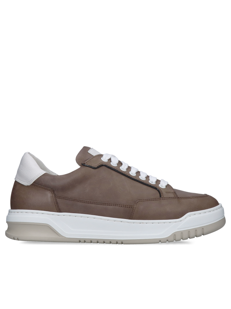 Everyday sports shoes for wider feet, premium quality sports footwear from a Polish manufacturer