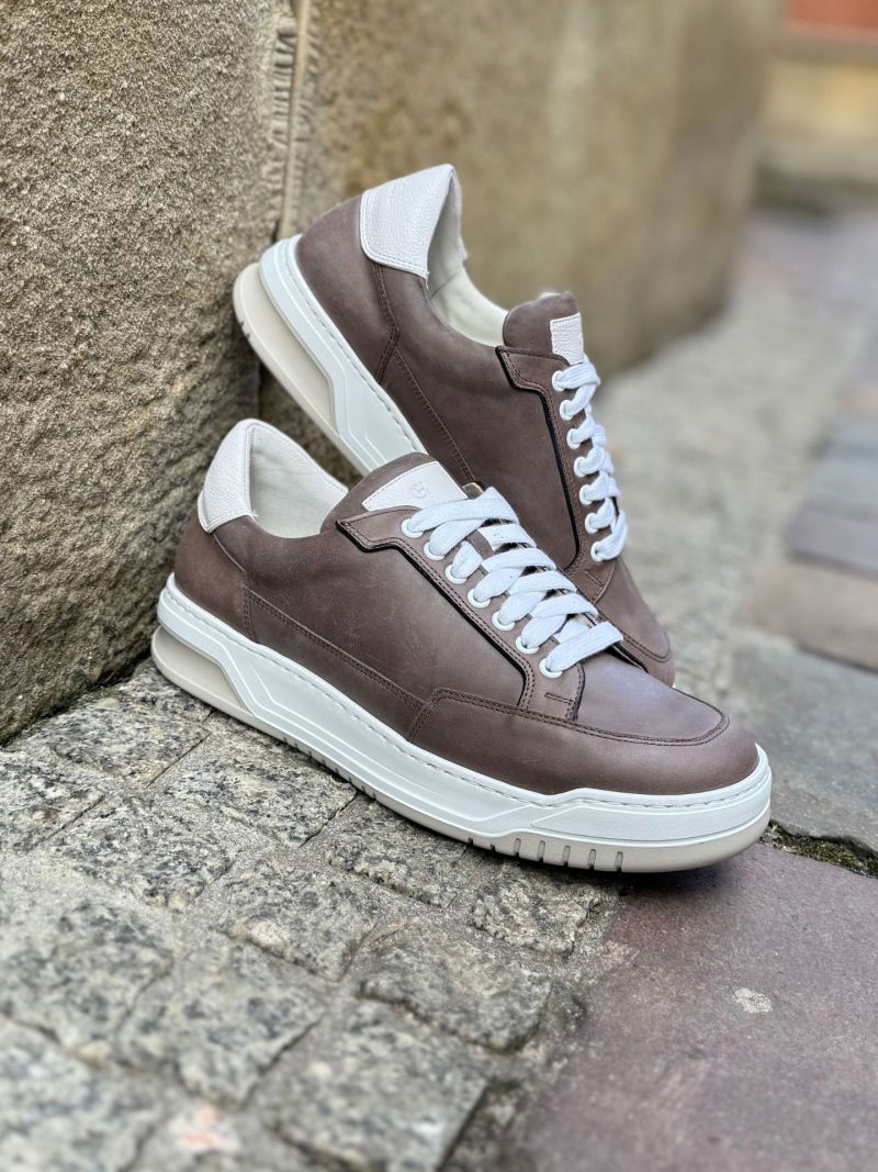 Everyday sports shoes for wider feet, premium quality sports footwear from a Polish manufacturer