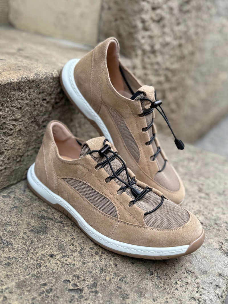 Exceptionally soft men's shoes for wider feet, shoes with elastic laces for easier dressing