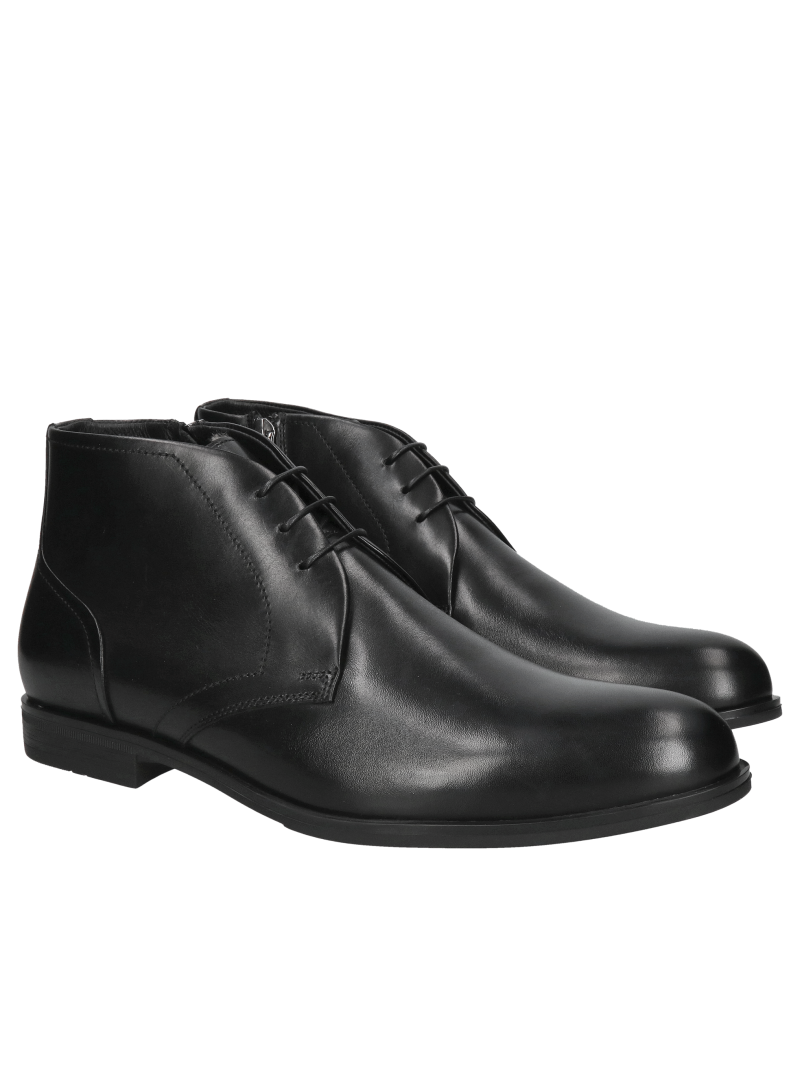Black winter boots with a wider fit, lined with natural lambskin