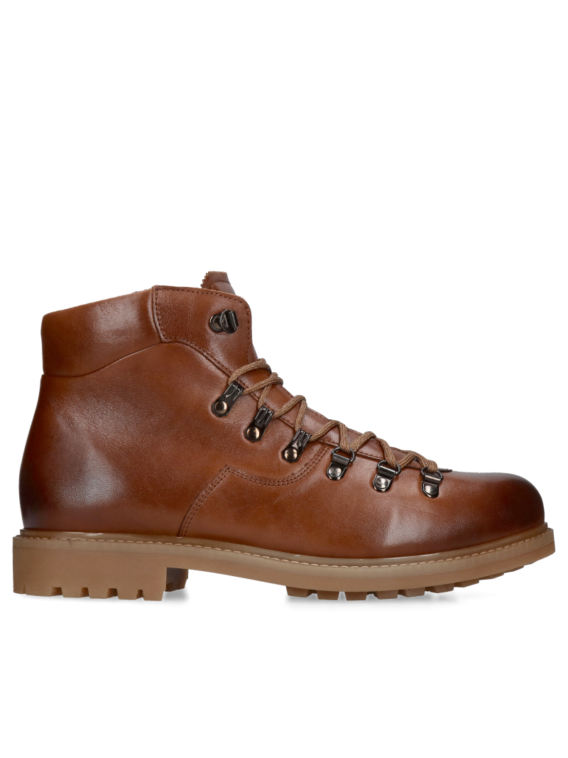 Brown lace-up boots made of full-grain leather with light insulation; ankle boots without a zipper