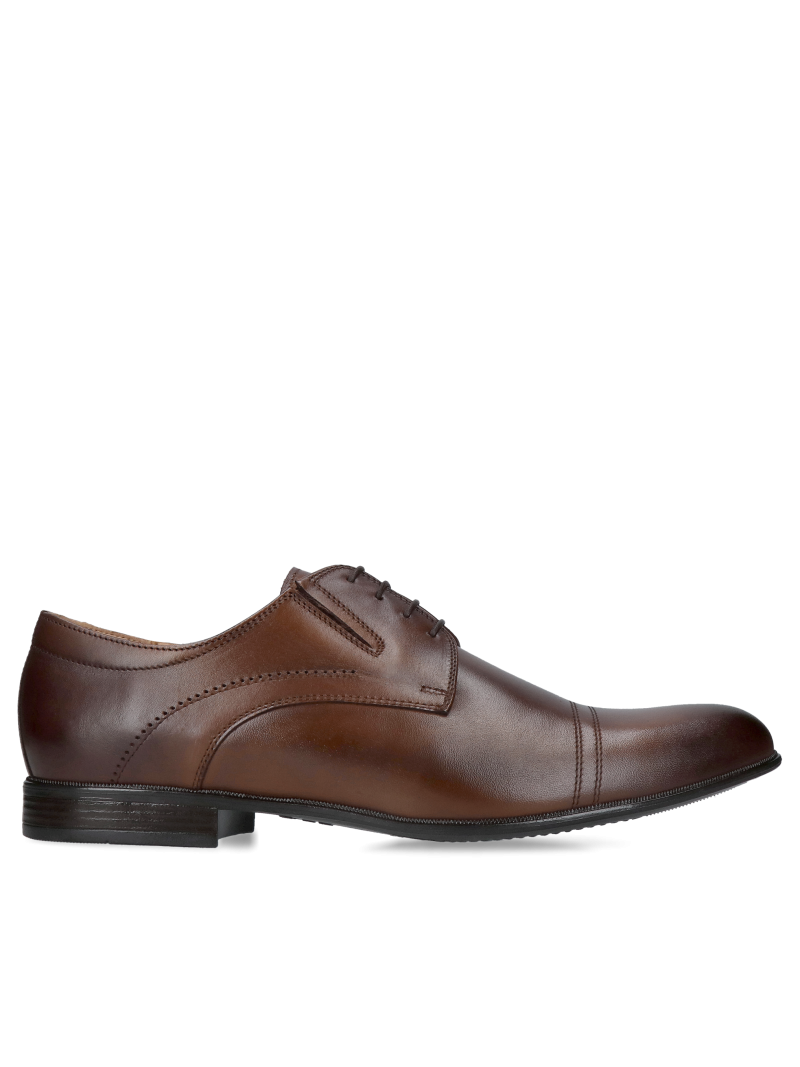 Elegant brown men's shoes to go with a suit, from a Polish manufacturer