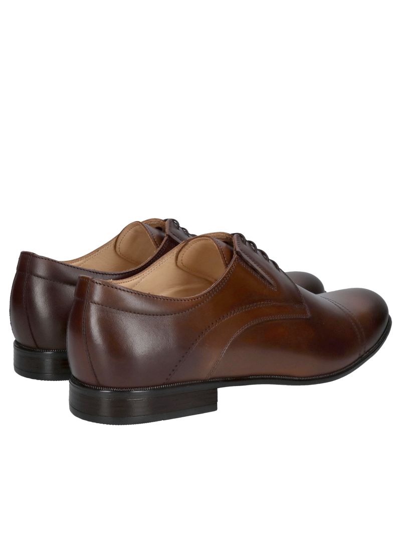 Elegant brown men's shoes to go with a suit, from a Polish manufacturer