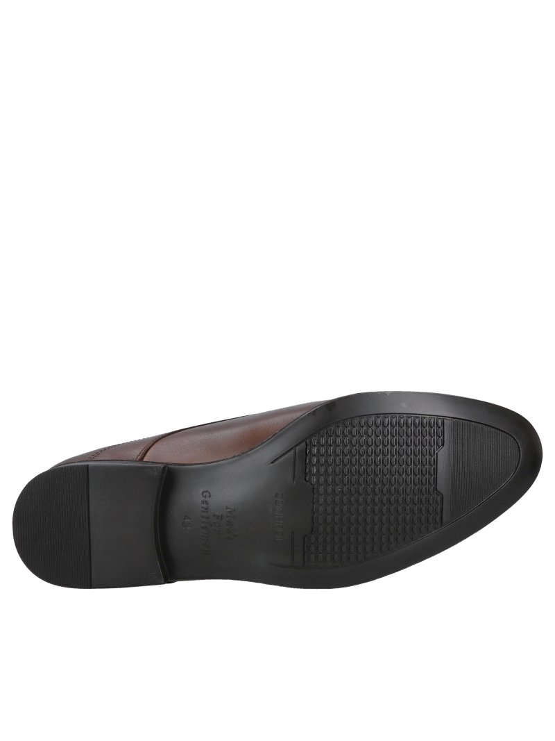 Elegant brown men's shoes to go with a suit, from a Polish manufacturer