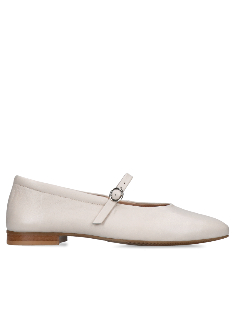 Cream-colored, minimalist ballet flats; comfortable and fashionable Mary Jane ballet flats from the Polish manufacturer Tatka