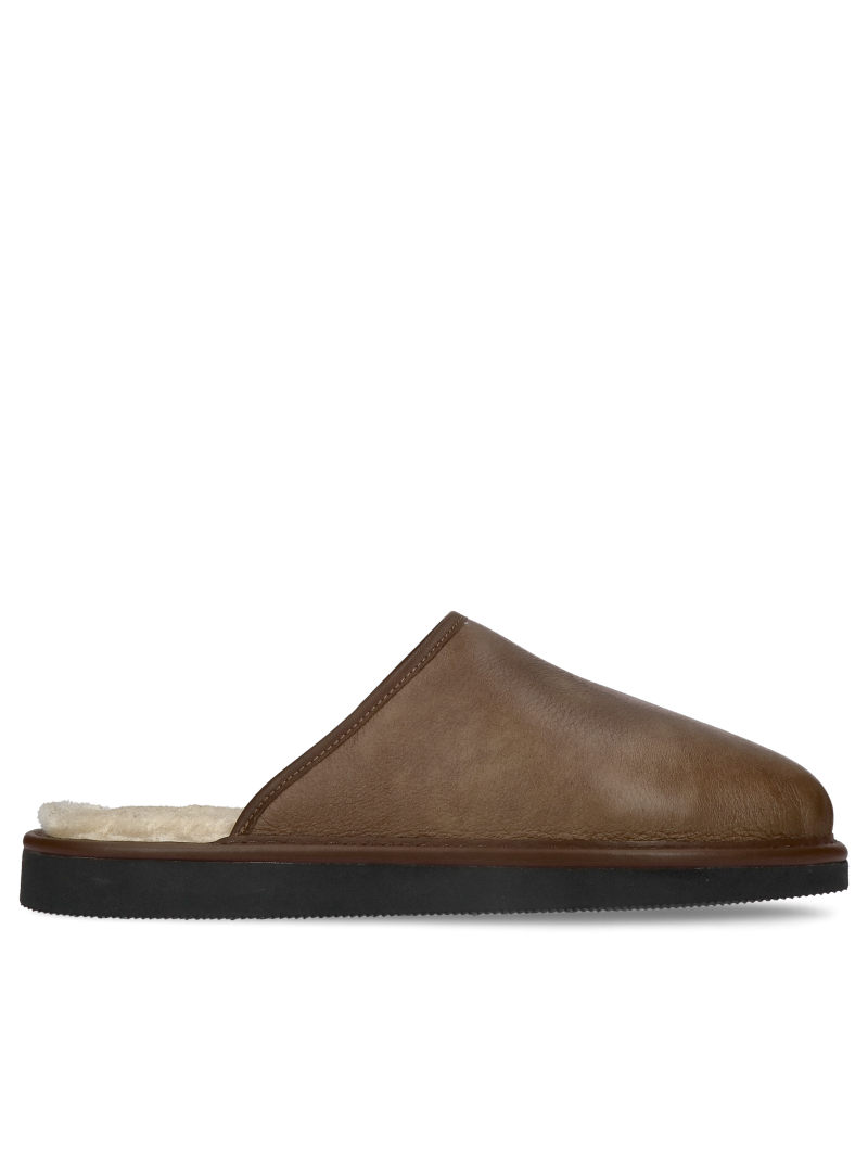 Warm men's slippers made with natural lambskin and a lightweight sole