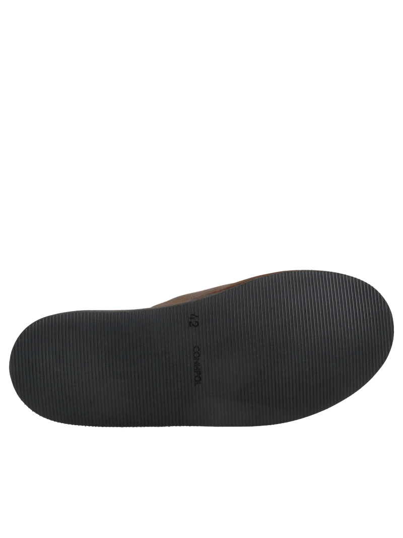 Warm men's slippers made with natural lambskin and a lightweight sole