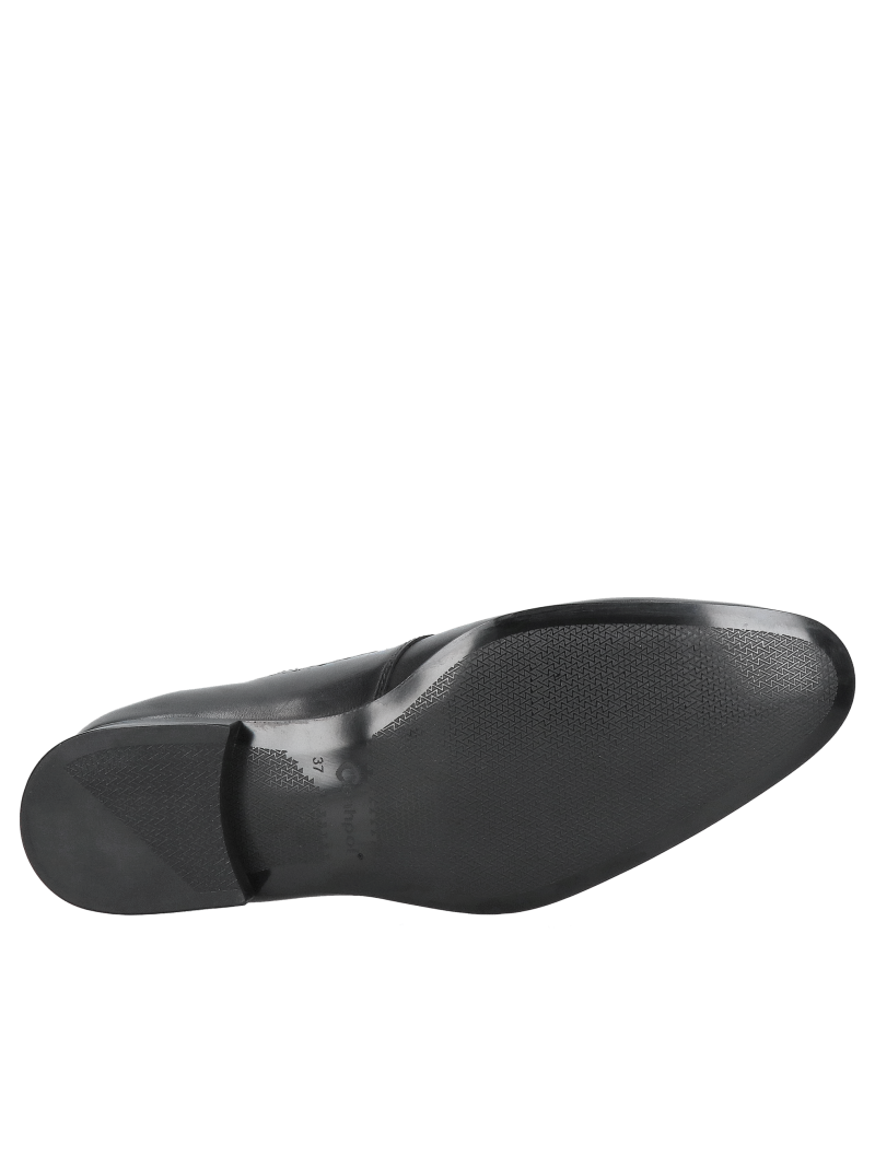 Elegant men’s Oxford shoes made from full-grain natural leather, men’s formal shoes