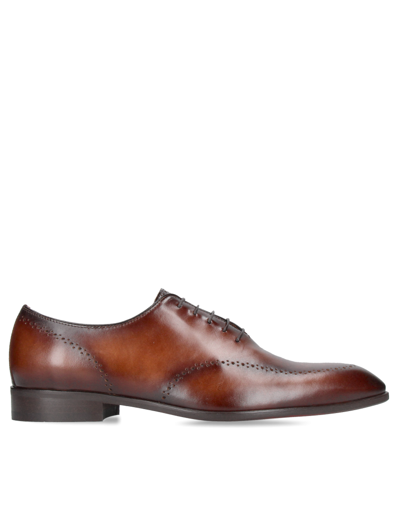 Elegant brown men’s loafers with subtle detailing on the upper