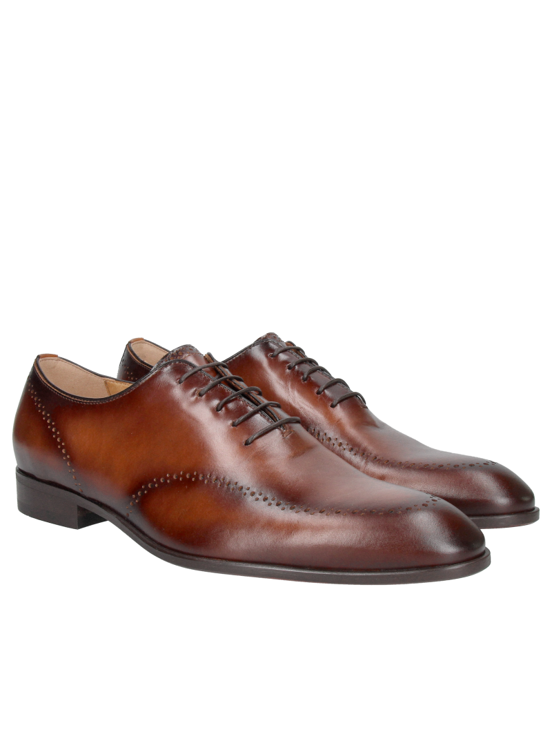 Elegant brown men’s loafers with subtle detailing on the upper