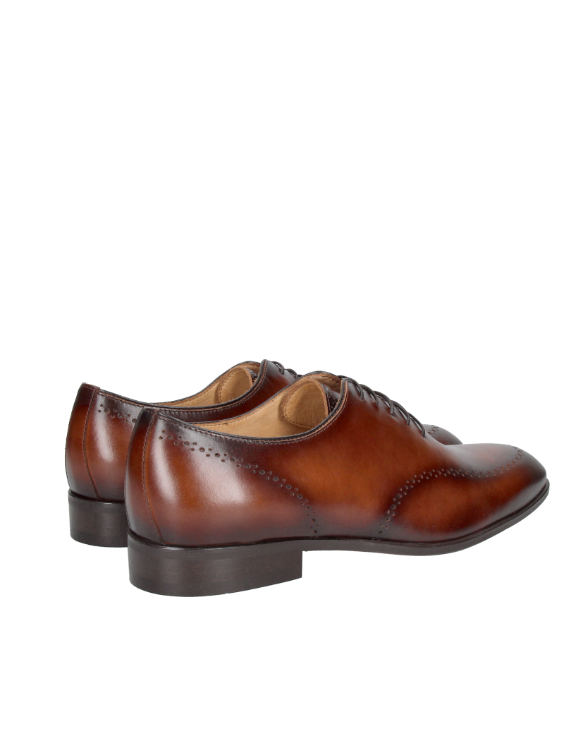 Elegant brown men’s loafers with subtle detailing on the upper