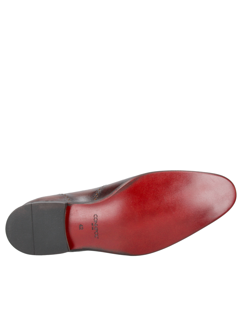 Elegant brown men’s loafers with subtle detailing on the upper