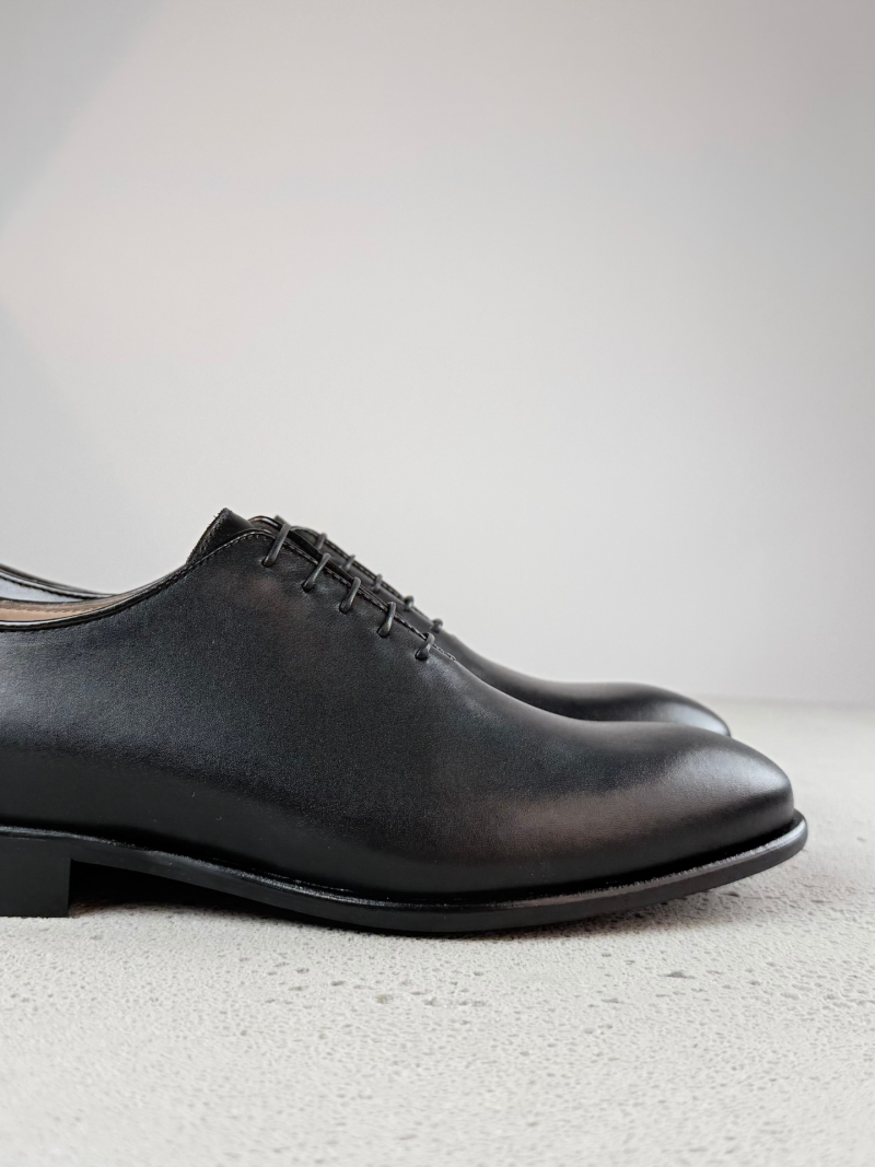 Elegant black men's loafer-style shoes, men's dress oxford shoes