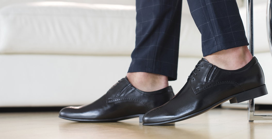 Wide-footed shoes