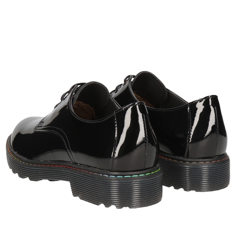 Czarne lakierowane damskie obuwie skórzane - polska produkcja