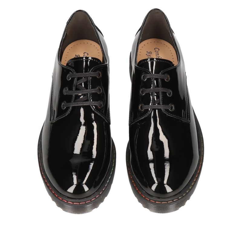 Czarne lakierowane damskie obuwie skórzane - polska produkcja