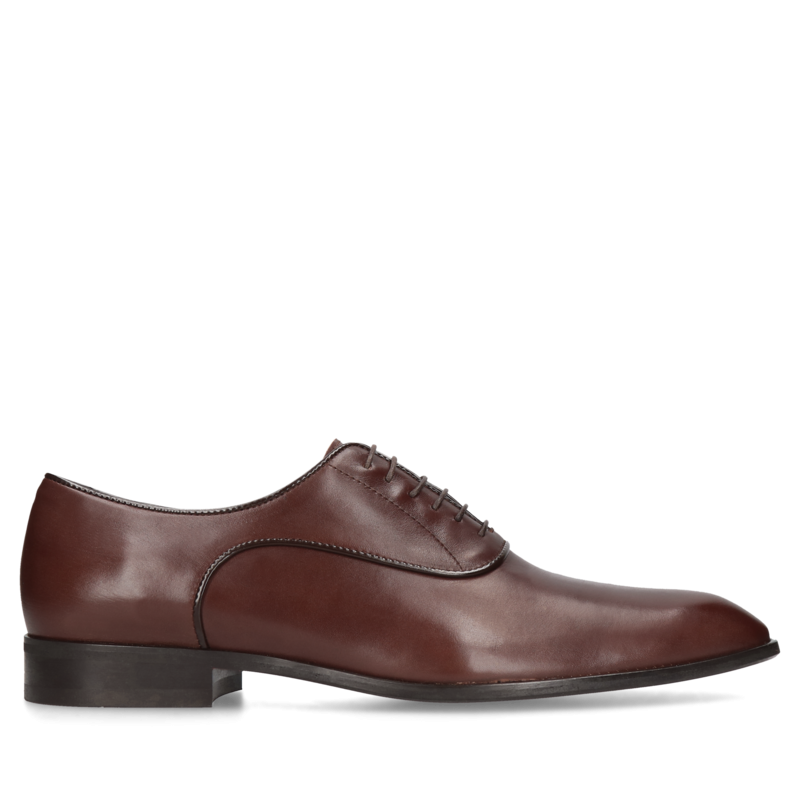 Klasyczny, elegancki model skórzanych oxfordów, idealne buty do garnituru