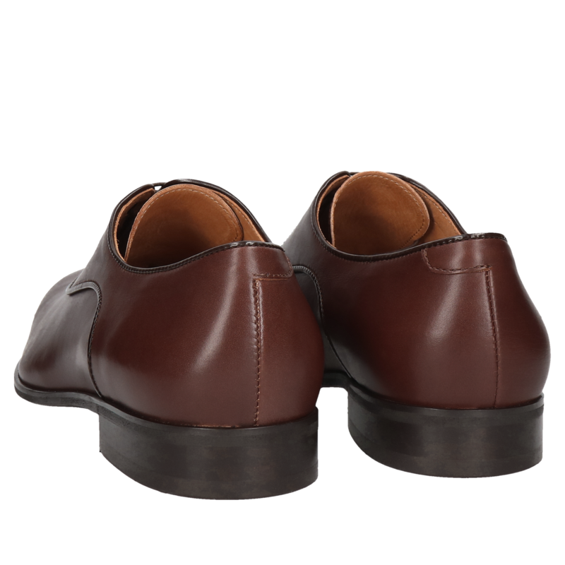Klasyczny, elegancki model skórzanych oxfordów, idealne buty do garnituru