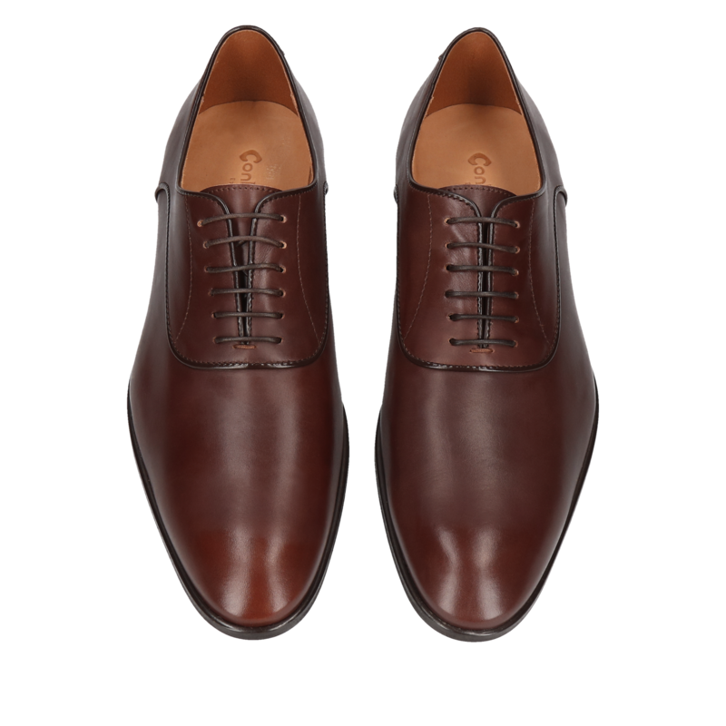 Klasyczny, elegancki model skórzanych oxfordów, idealne buty do garnituru