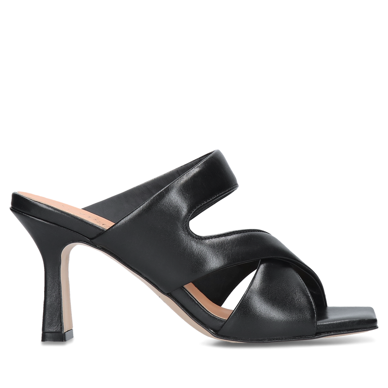 Czarne klapki Fallon, Visconi, Klapki, VS0003-01, Konopka Shoes Czarne klapki Fallon, Visconi, Klapki, VS0003-01, Konopka Shoes