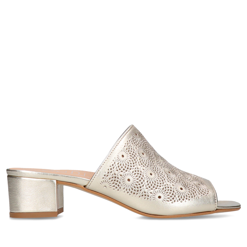 Złote klapki Clarie, Conhpol Relax - polska produkcja, Klapki, RE2741-02, Konopka Shoes Złote klapki Clarie, Conhpol Relax - polska produkcja, Klapki, RE2741-02, Konopka Shoes