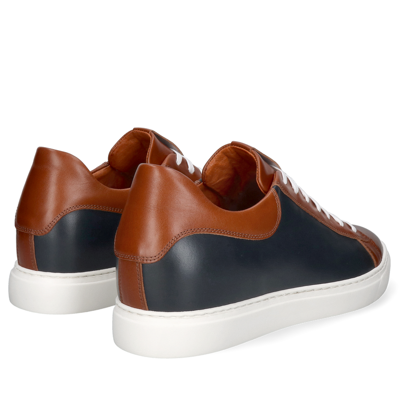 Sneakersy premium z dyskretnym podwyższeniem - cholewka skórzana