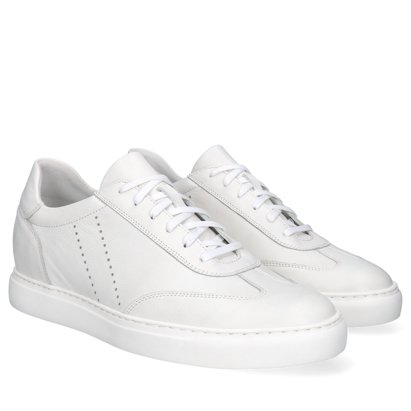 Eleganckie białe adidasy, podwyższenie wzrostu bez kompromisów