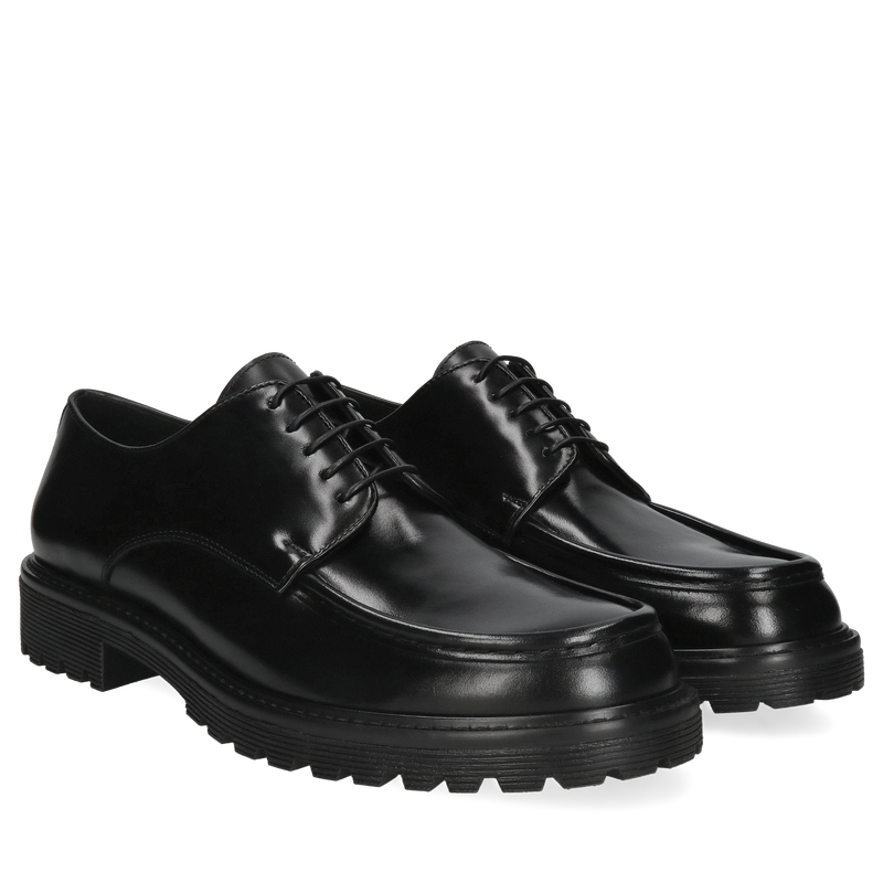 Czarne półbuty męskie z grubą podeszwą do codziennych stylizacji