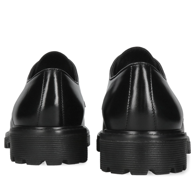 Czarne półbuty męskie z grubą podeszwą do codziennych stylizacji