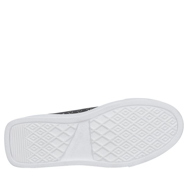 Modne czarne sneakersy ze skóry licowej na białej grubej podeszwie