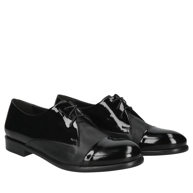Buty damskie sznurowane, eleganckie ze skóry licowej połączone z lakierem Buty damskie sznurowane, eleganckie ze skóry licowej połączone z lakierem