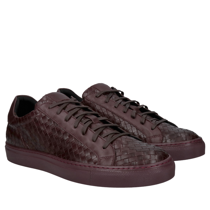 Sznurowane casualowe półbuty ze skóry ręcznie plecionej na bordowej podeszwie