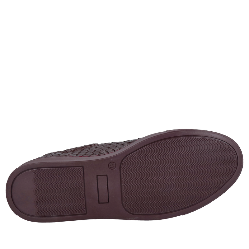 Sznurowane casualowe półbuty ze skóry ręcznie plecionej na bordowej podeszwie