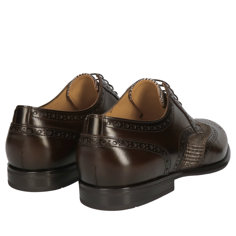 Brązowe półbuty Hugo, klasyka z nowoczesnym twistem, idealne derby do garnituru