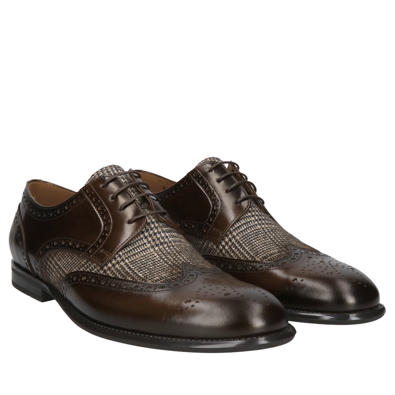 Brązowe półbuty Hugo, klasyka z nowoczesnym twistem, idealne derby do garnituru