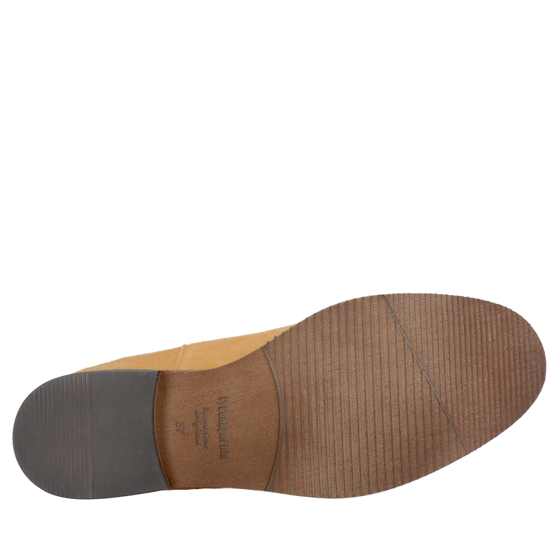 Lekkie ażurowane butki z wewnętrznym klinem, idealne do sukienek boho