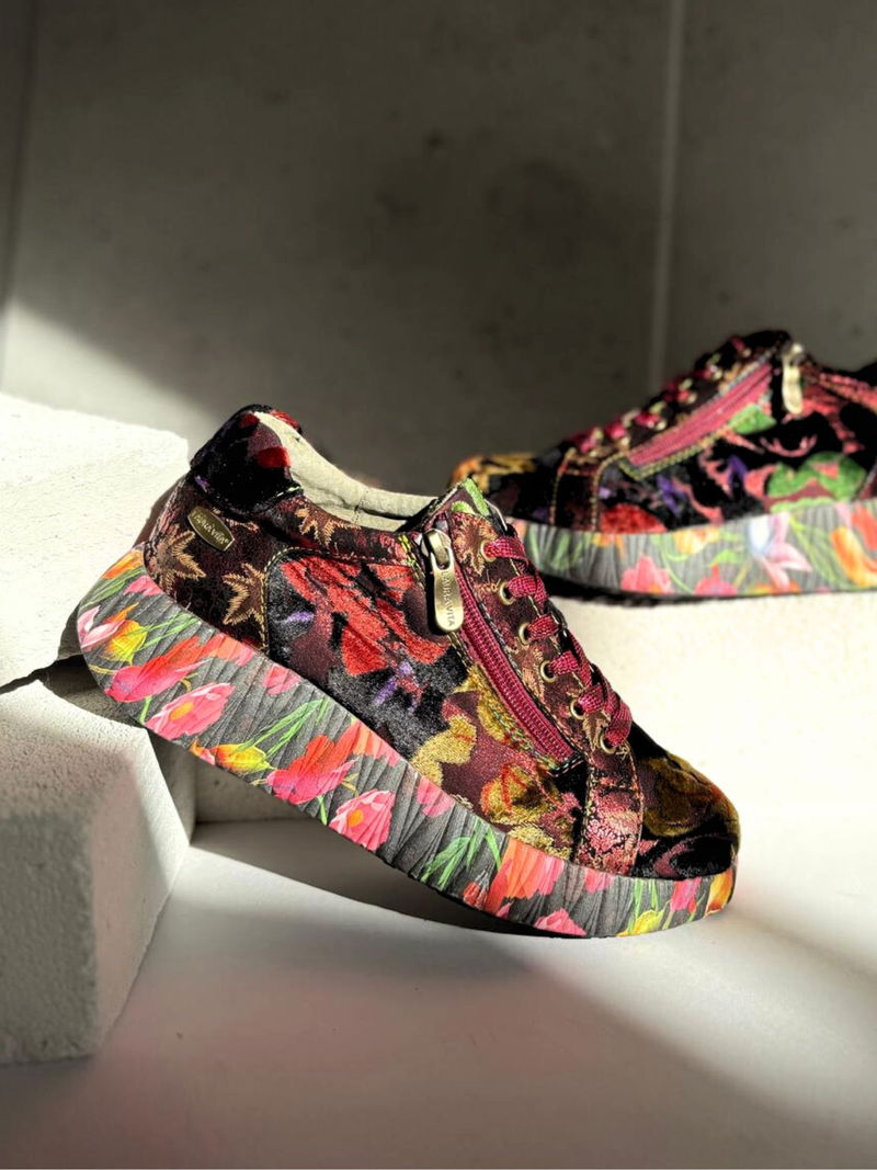 Sportowe buty damskie ze skóry, limitowana edycja Sportowe buty damskie ze skóry, limitowana edycja