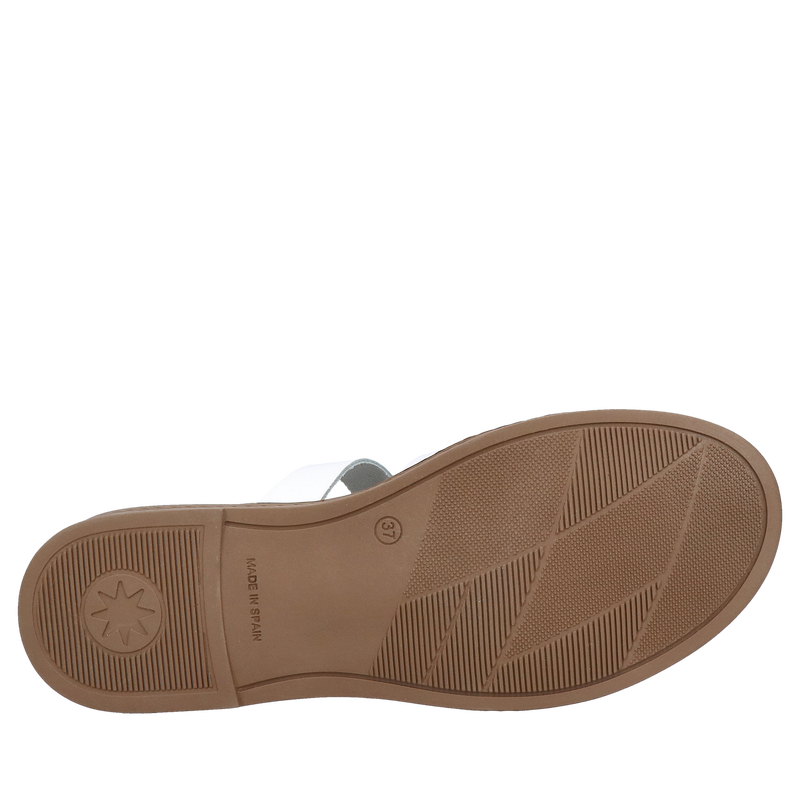 Wygodne klapki skórzane na płaskiej podeszwie - idealne na lato