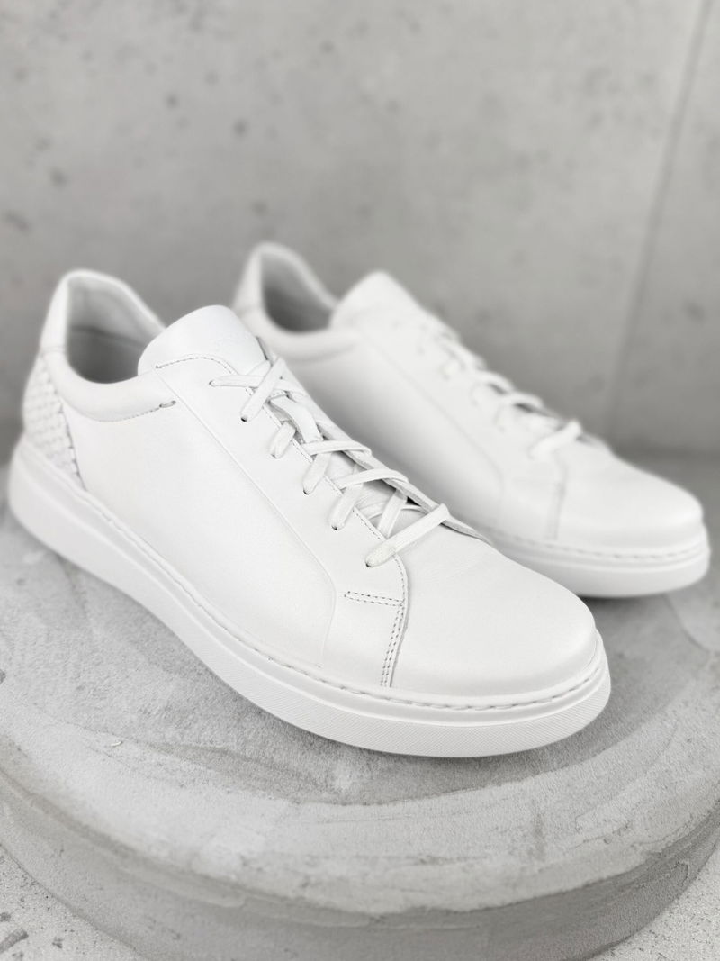Sportowe męskie buty ze skóry na grubej lekkiej podeszwie białej