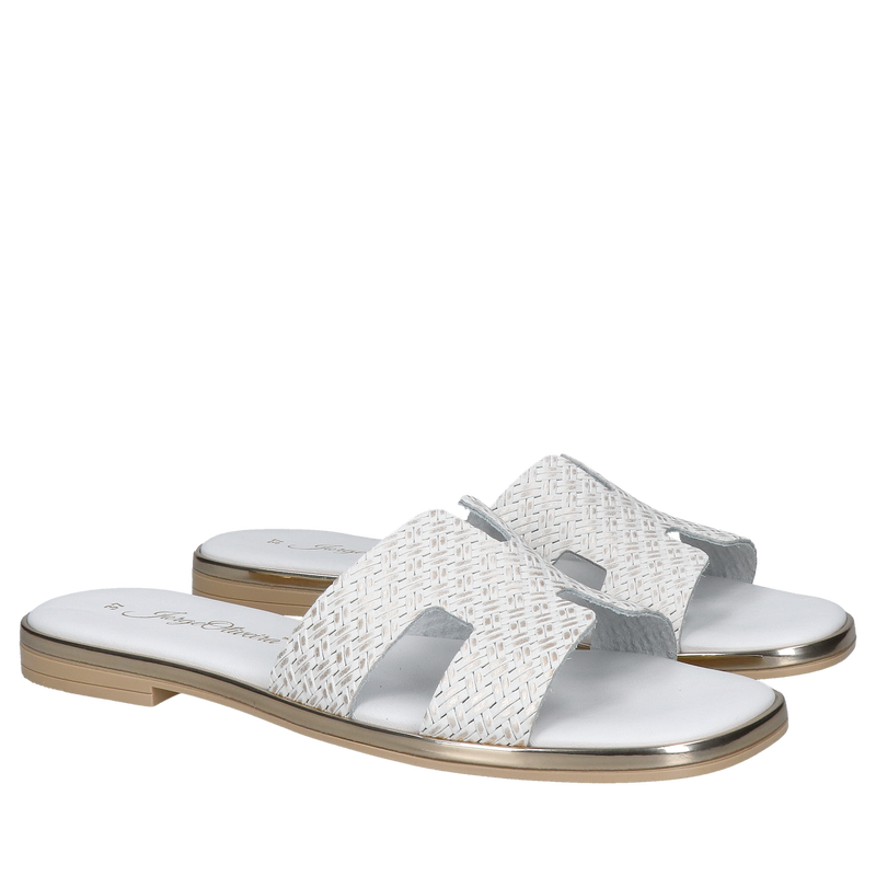 Białe klapki skórzane - must-have w każdej szafie, Konopka shoes Białe klapki skórzane - must-have w każdej szafie, Konopka shoes