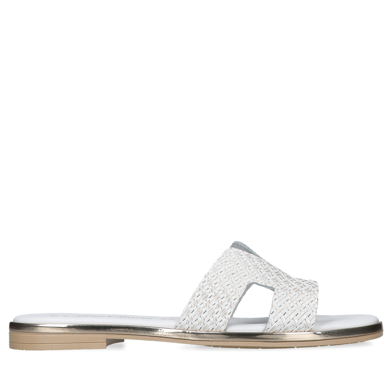 Białe klapki skórzane - must-have w każdej szafie, Konopka shoes Białe klapki skórzane - must-have w każdej szafie, Konopka shoes