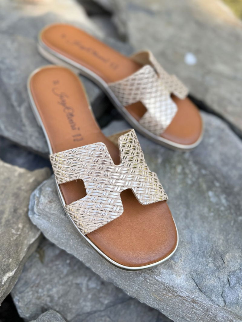 White leather flip-flops - a must-have in every closet, Konopka shoes White leather flip-flops - a must-have in every closet, Konopka shoes