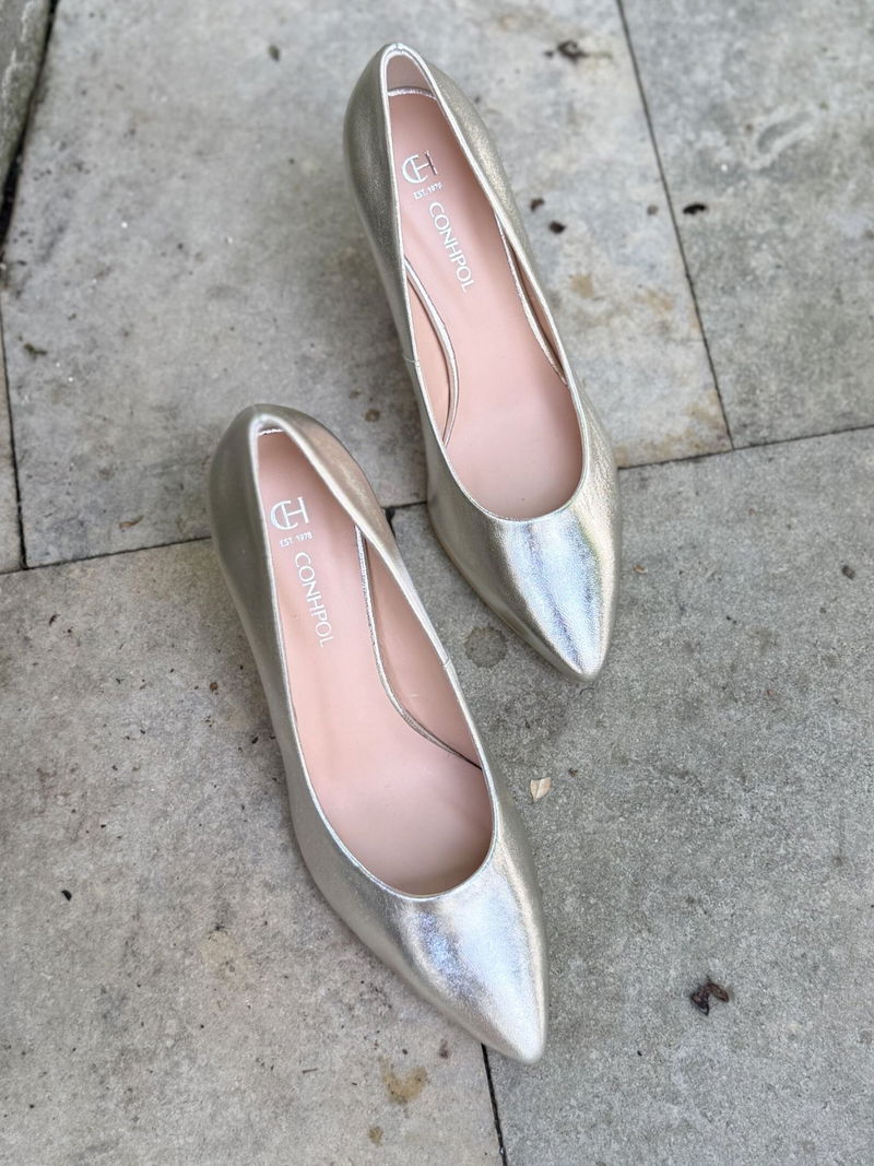 Buty damskie czółenka, złote szpilki na niskim obcasie Conhpol Bis Buty damskie czółenka, złote szpilki na niskim obcasie Conhpol Bis