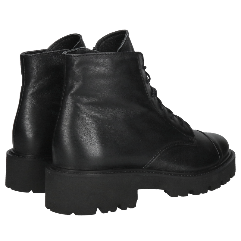 Trzewiki damskie z czarnej licowej skóry naturalnej od polskiego producenta, niskie wiązanie na lekkiej podeszwie