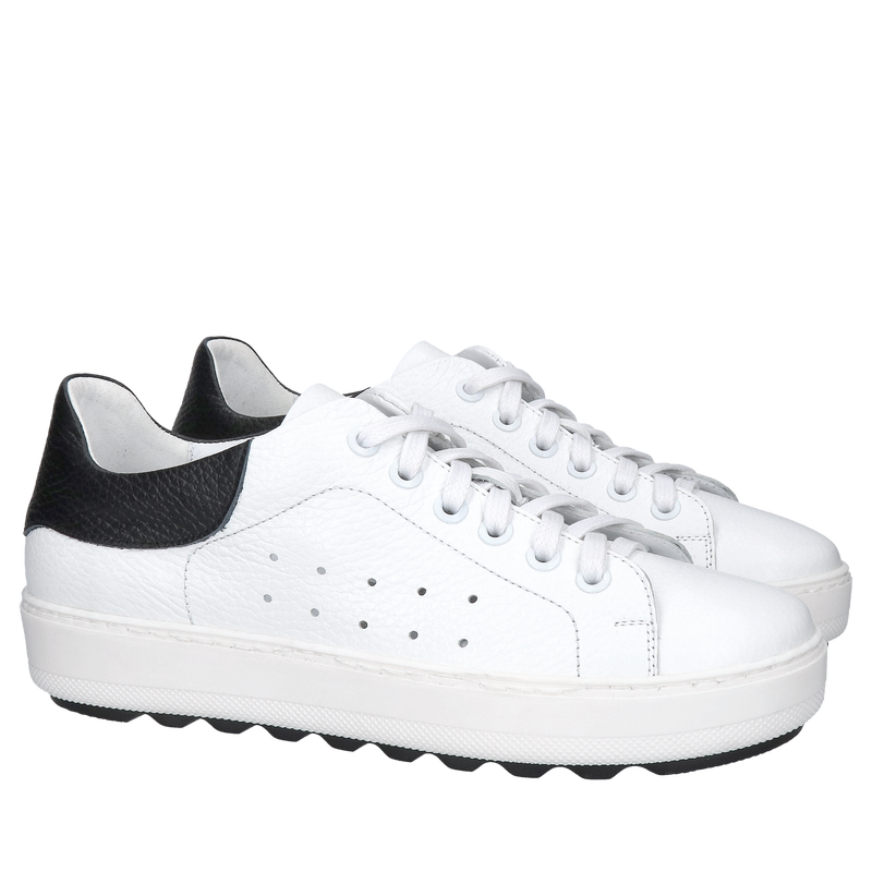 Damskie skórzane białe sneakersy na wygodnej podeszwie, miękka skóra naturalna, wyjmowana wkładka skórzana Damskie skórzane białe sneakersy na wygodnej podeszwie, miękka skóra naturalna, wyjmowana wkładka skórzana