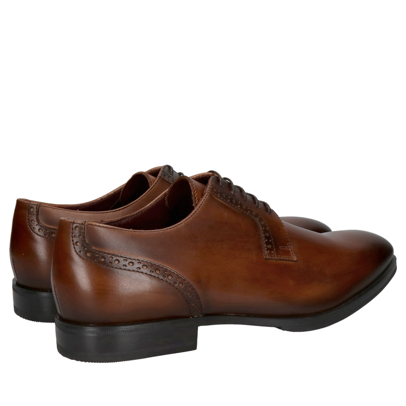 Brązowe buty męskie ręcznie malowane, brązowe buty do garnituru, smukły kształt z delikatnymi zdobieniami