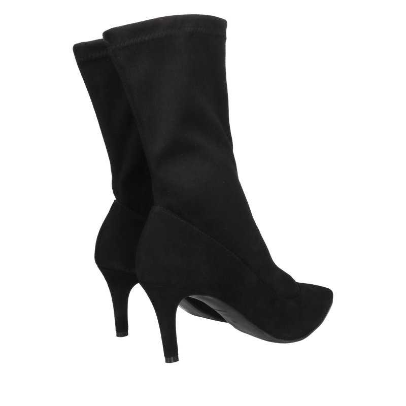 Botki na szpilce z elastyczną cholewką dopasowującą się do każdej łydki, elegancja i wygoda w jednym